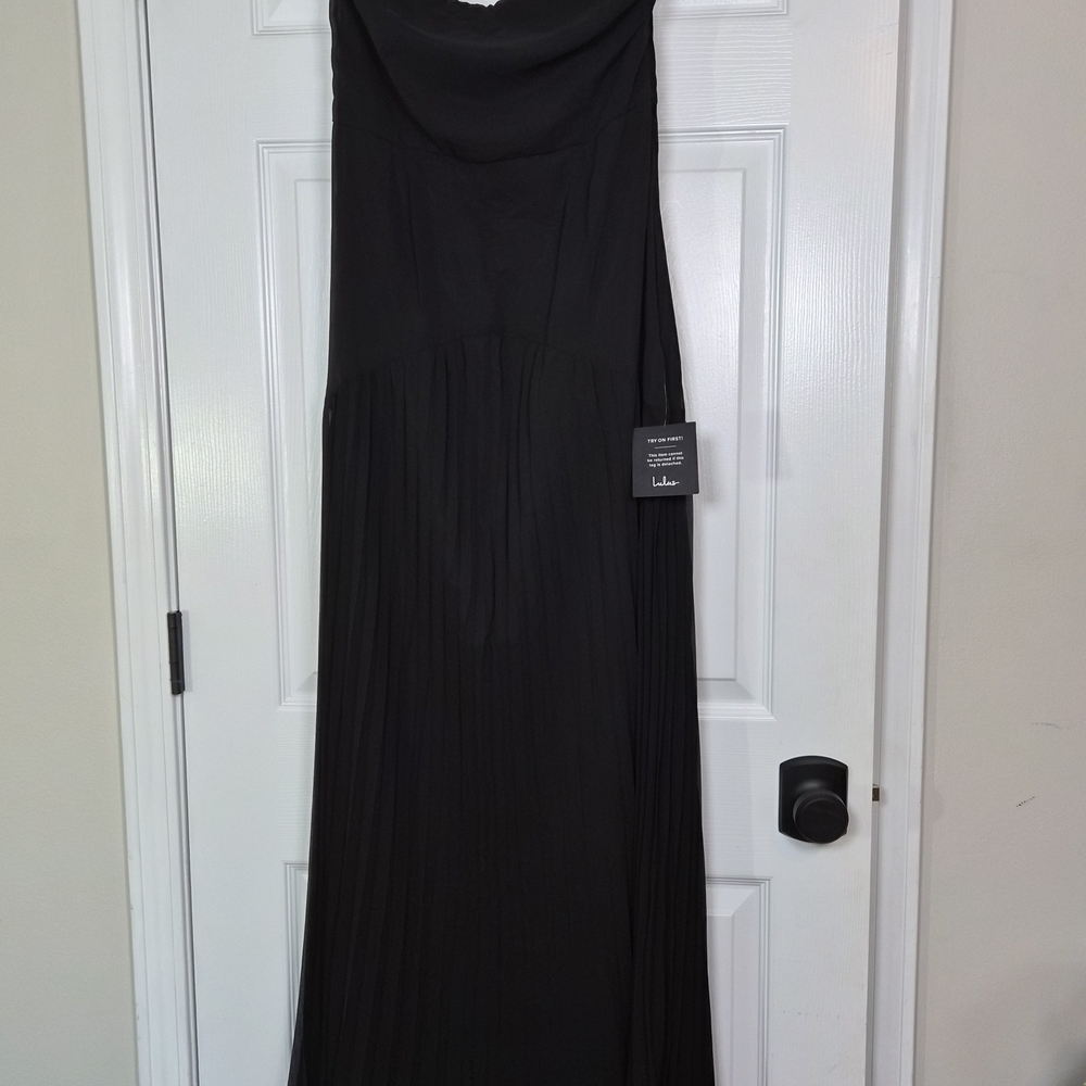Lulu's Classic Black Strapless Dress